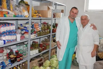 Падинци дариха болницата в Ардино с хранителни продукти