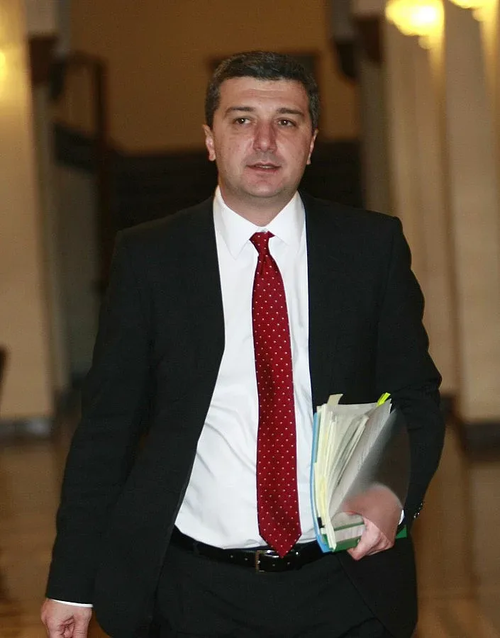 Стойнев: Не приемам политическата критика на "Стандард енд Пуърс"