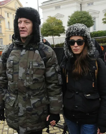 Ушанки и барети зарибиха родните звезди (галерия)