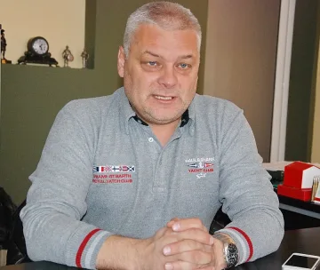 Да си политик на инат