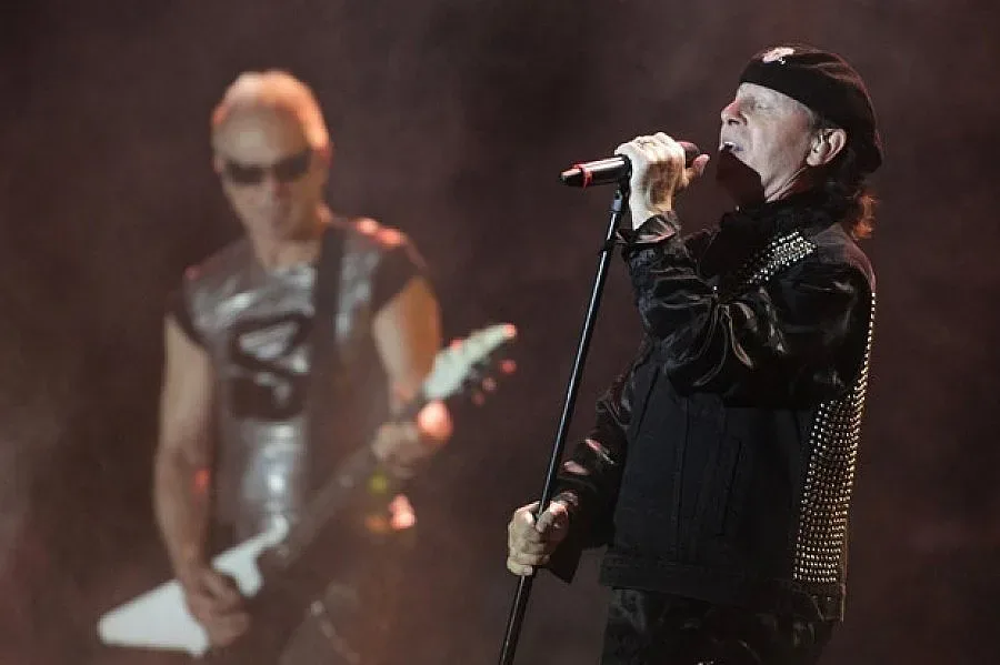 "Скорпиънс" на шопска салата в София