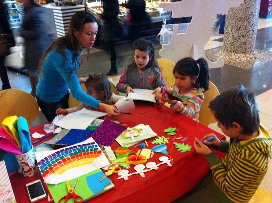 Деца подариха Коледа на болни от ДЦП