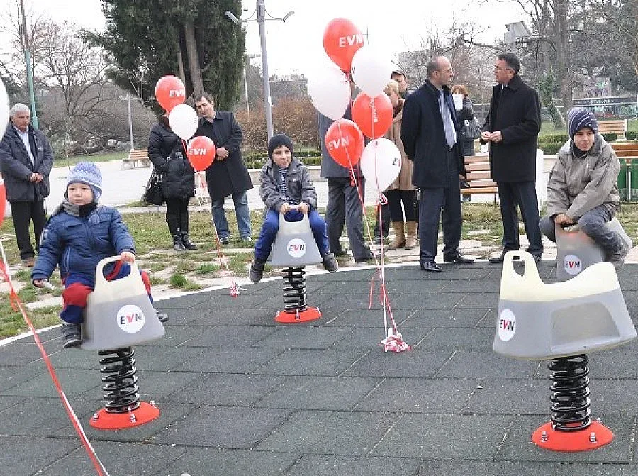 "Енергийна" детска площадка за децата на Кърджали