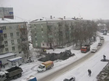 В Русия асфалтират директно върху снега (видео и снимки)