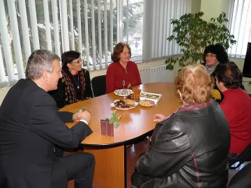 Кмет кумува на 68 двойки със златни и сребърни сватби