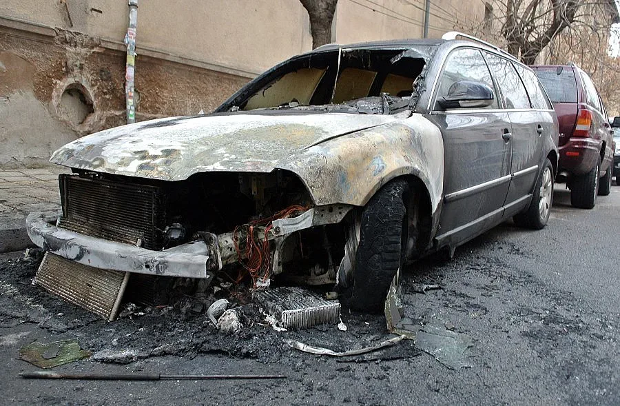 "Пасат" остана на тенекия след пожар