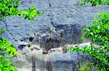 МАДАРА - конникът победител, пещерите и скалните църкви