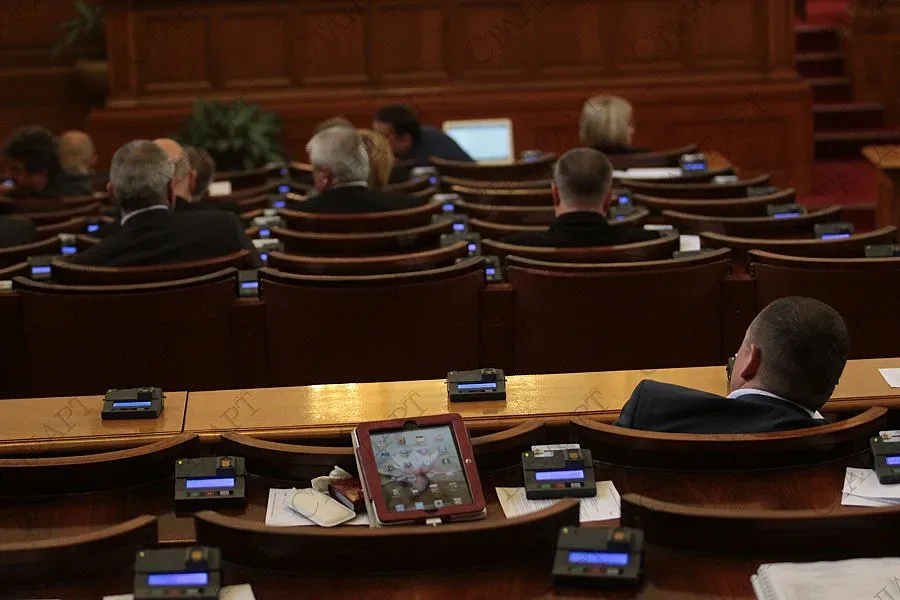 Трима вицепремиери отговарят на депутатските въпроси