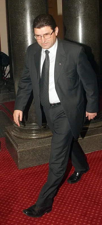 Политик по наследство