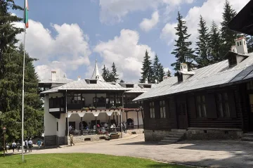 Симеон всеки месец на съд с държавата