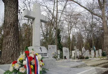 Осветиха кръст на руските гробища в София