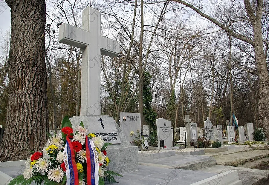 Осветиха кръст на руските гробища в София