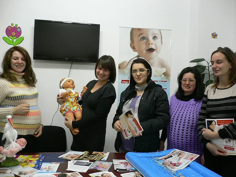 15 бъдещи майки завършиха училище „ДАР” 