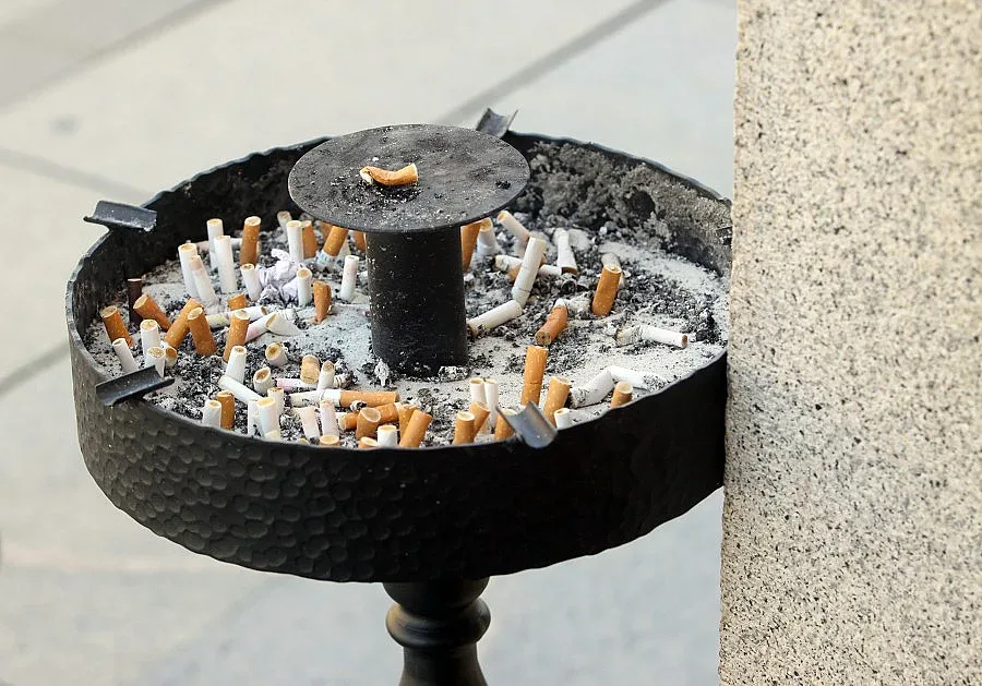 На живо: Спорове и дебати за пушенето в заведенията