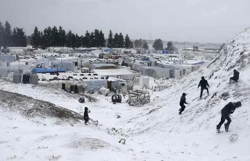 Сирийските бежанци са застрашени от буря в Близкия Изток