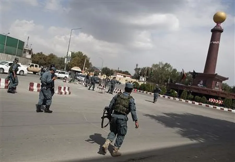 Бомба избухна пред американското посолство в Кабул