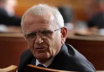 Омаскаряват Сидеров,  защото е неуправляем