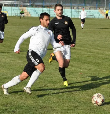 “Любимец“ и "Славия“ равни в 22-рия кръг