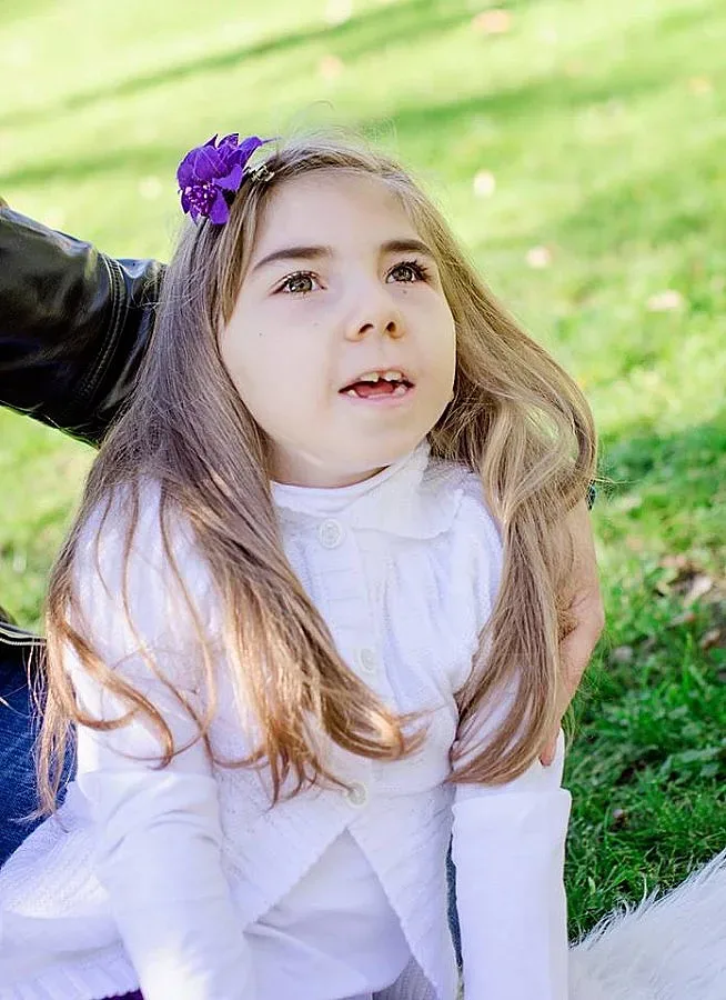 Коледен базар събира помощ за Алекс