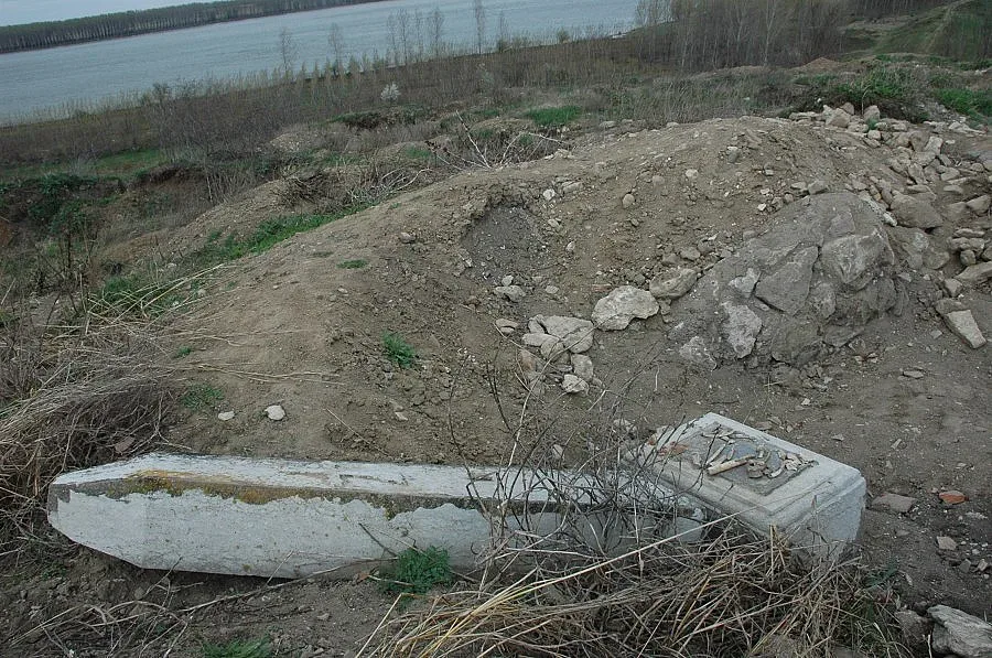 Задържаха иманяри в античния град Рациария