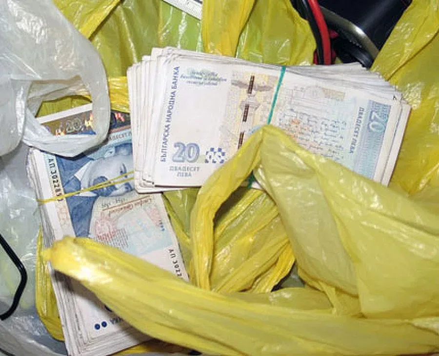 Осъдиха касиерка на фирма