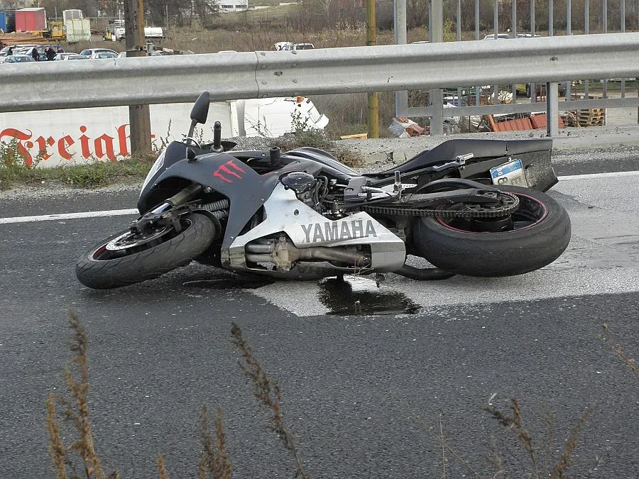 Неправоспособен моторист бере душа след катастрофа