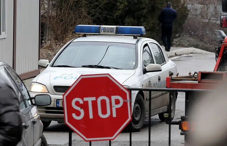 Полицаи под наем за 15 лева