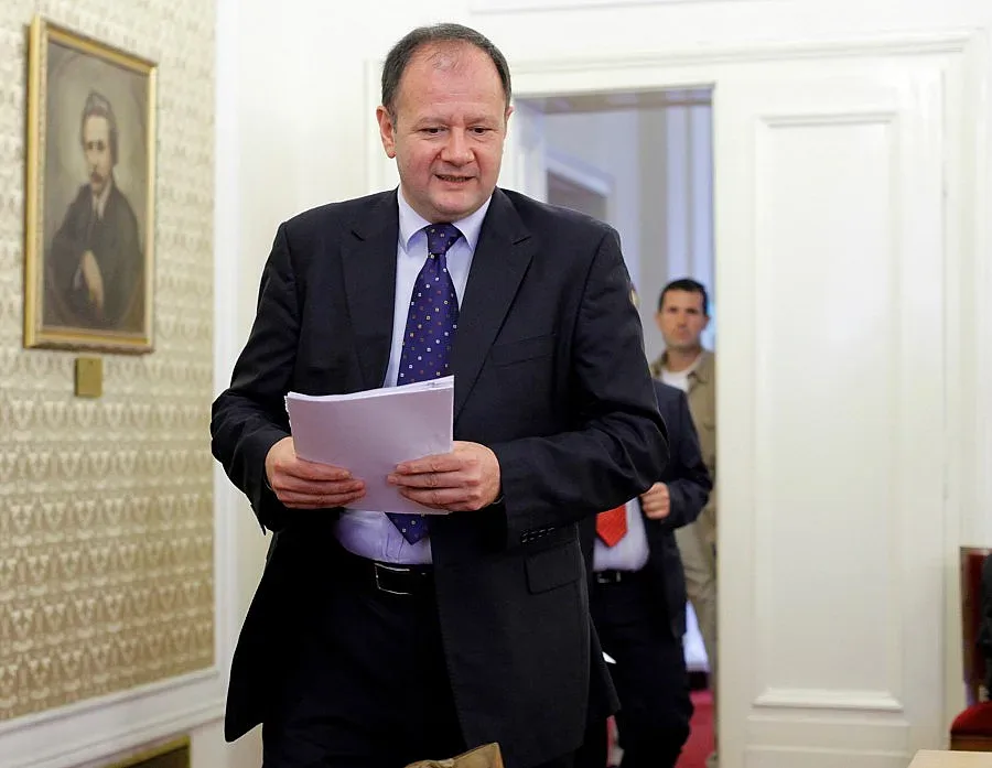 Миков чете лекция в Пекин