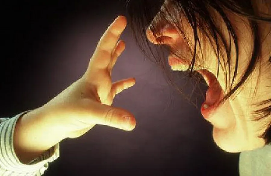 Мащеха преби 2-годишно с метла, счупи му черепа