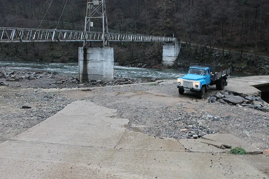 Кметски наместници настояват за спешен ремонт на път