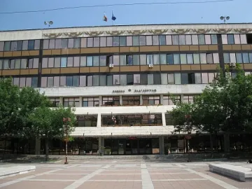 Чиновници работят повече преди Коледа