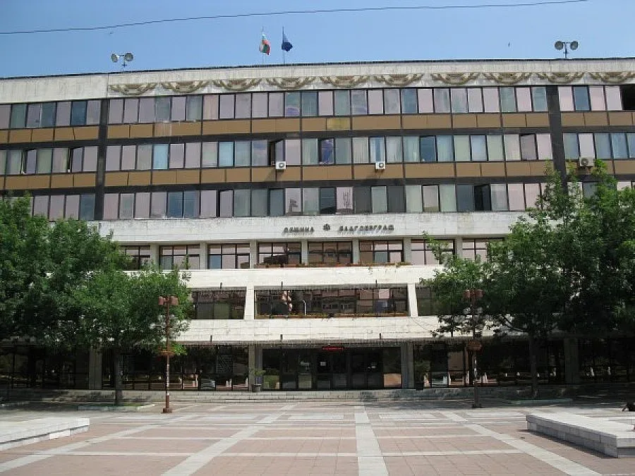 Чиновници работят повече преди Коледа