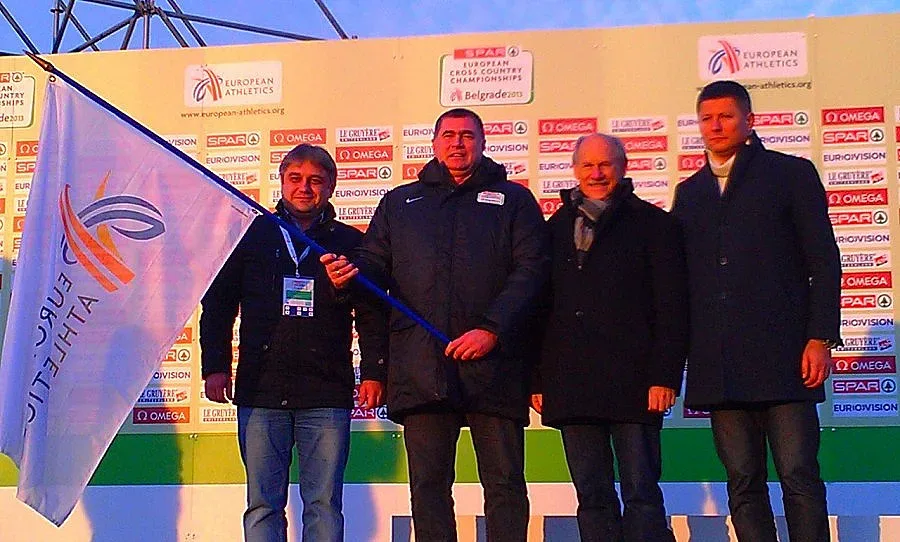 Президентът на БФЛА донесе знамето за Евро 2014