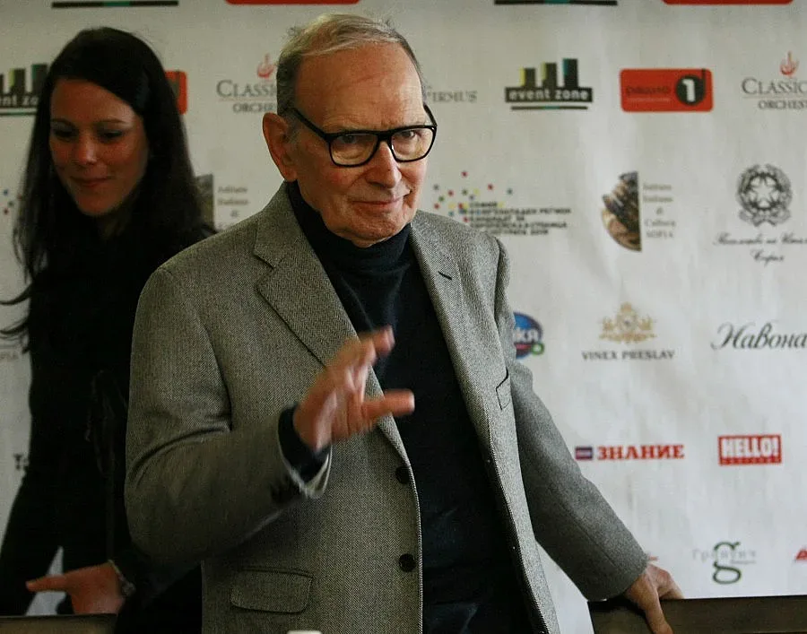 9000 в наслада с Мориконе