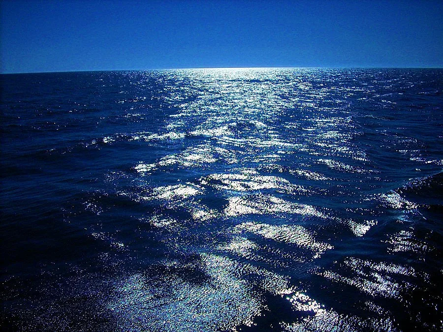 Надуваема лодка с мигранти потъна в Егейско море