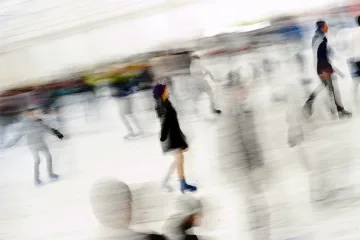 Лекар дава наряд до ледената пързалка на Варна