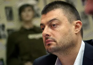 Бареков: Внос на бежанци ли договарят Бойко и Касим?