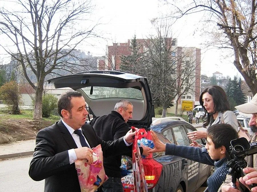 Застрахователи зарадваха децата от дома на Марио