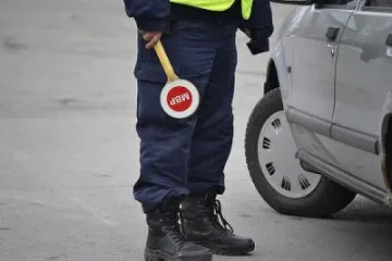 Мъртвопиян шофьор е заловен от полицаи