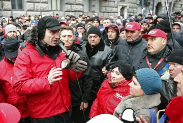 Бунтът изстреля Кличко към върха