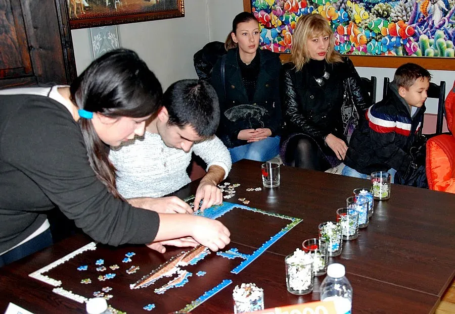 Студенти победиха в редене на пъзел