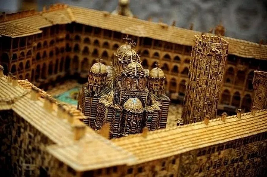 Макети на български паметници на изложба в НДК