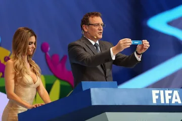 Гърдите на Лима засенчиха жребия