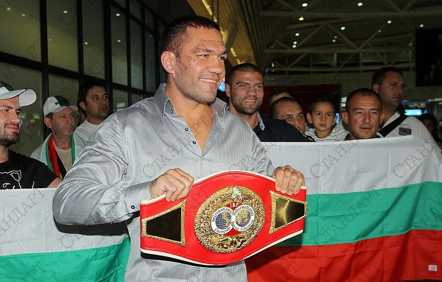 Кобрата излиза срещу връстник