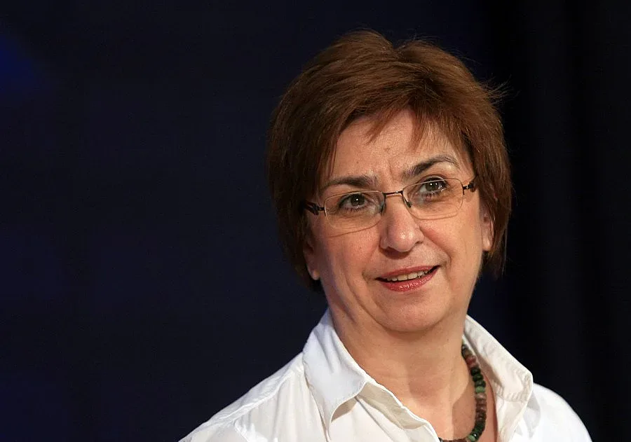 Михайлова: Доволна съм, че не съм депутат в този парламент