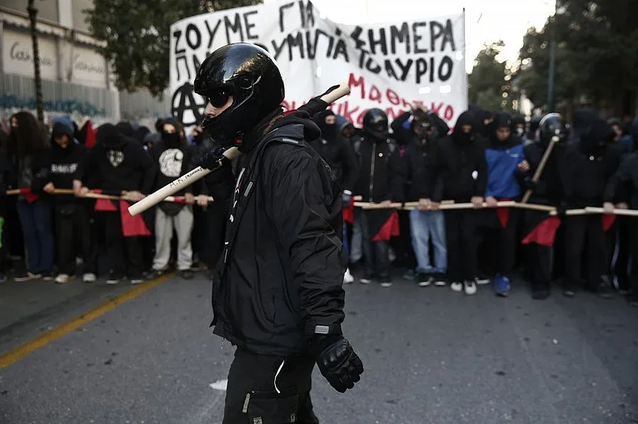 Хилядна демонстрация в памет на убит младеж в Атина