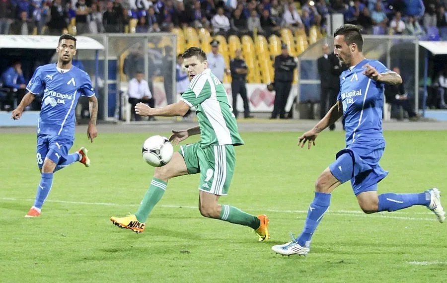 Атакуват "Левски" с котки и зайци