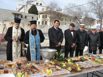 С богата трапеза рибари честваха Никулден в Балчик