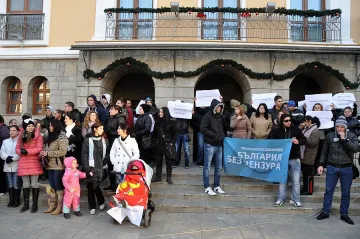 Майки подариха памперси на общинарите от Хасково