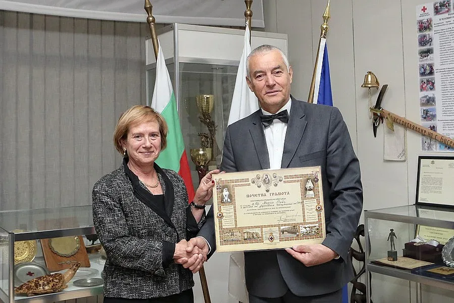 Посолството на САЩ предоставя помощ за бежанците на БЧК